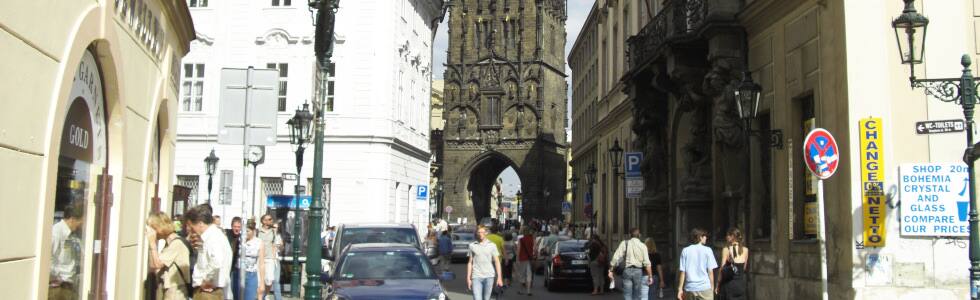 プラハ観光でカレル橋から旧市街広場を観光した様子について教えます