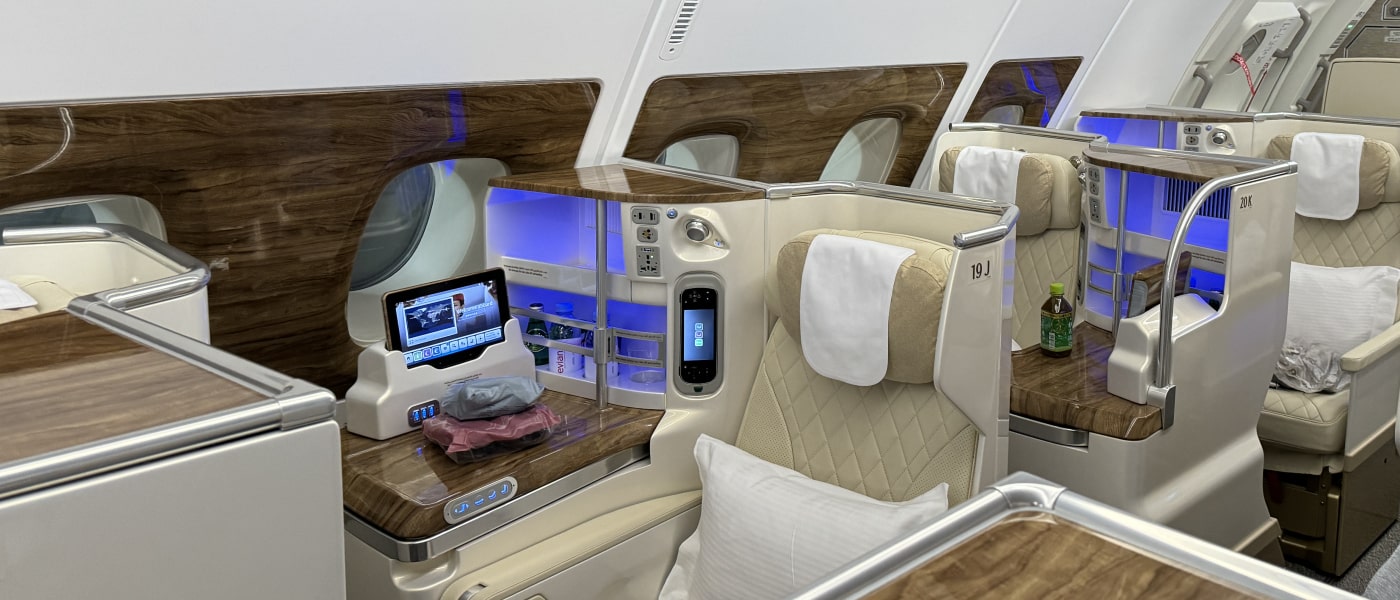 カタール航空とエミレーツ航空とターキッシュエアラインのビジネスクラスのサービスとシートと機内食とラウンジとアメニティの比較について実際に利用してたの感想を教えます